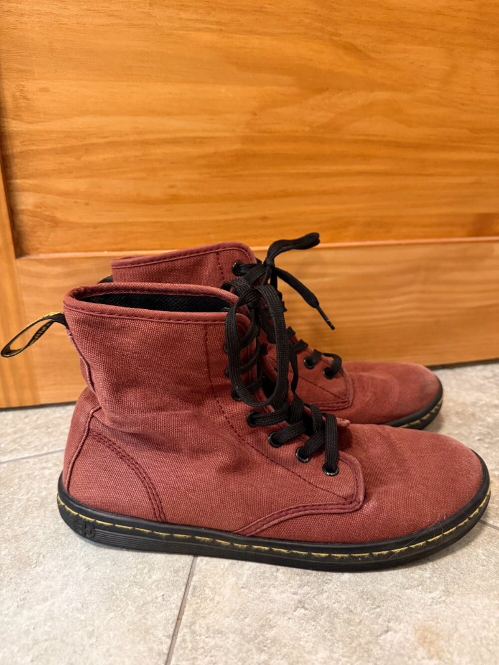 Doc Marten Shoreditch Red Canvas High Top Shoes Boots Women's size 8